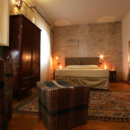 Villa Ristorante Country House Isolabelgatto à Fano Chambre photo