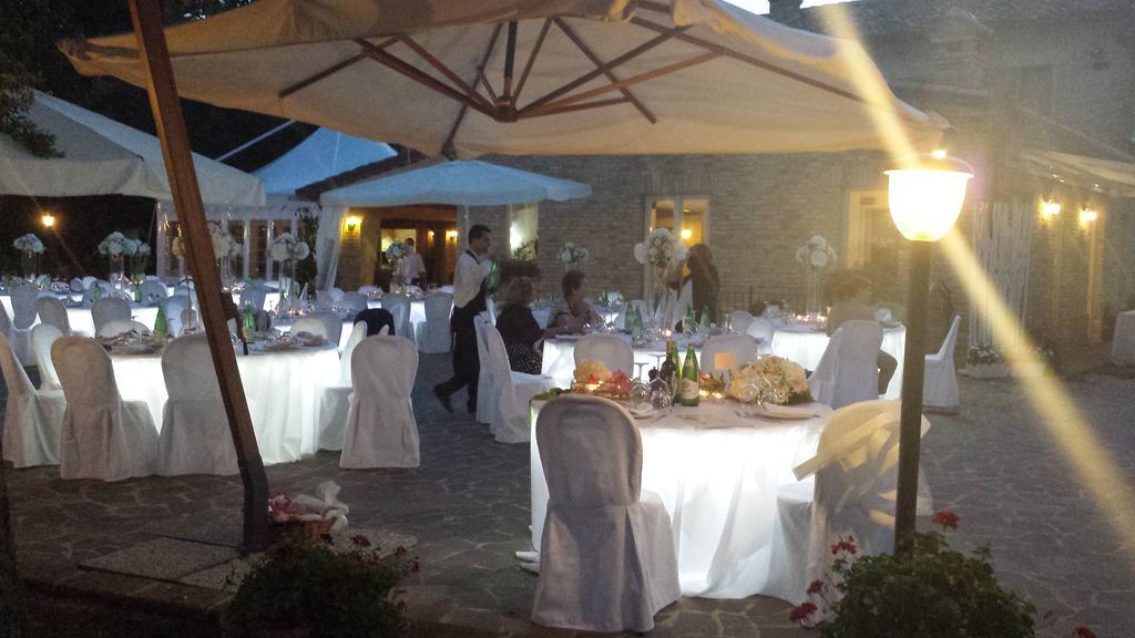 Villa Ristorante Country House Isolabelgatto à Fano Extérieur photo